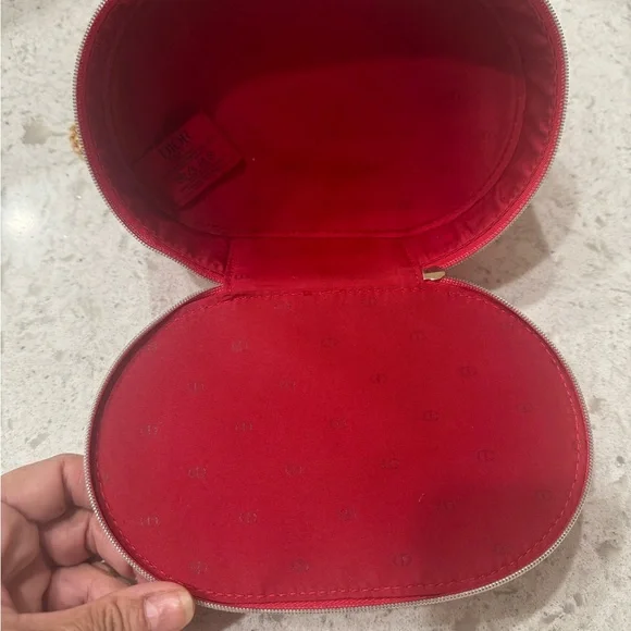 Dior Red Patent Leather Clutch with Pearl and Gold Chain - Picture 4 of 5